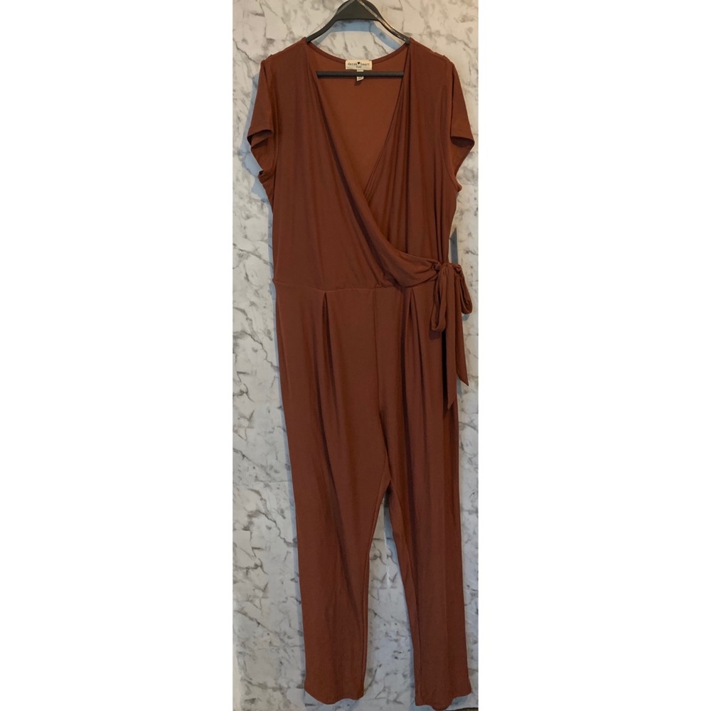 ✨Plus Size Beautiful Short Sleeve V neck Jumpsuit✨